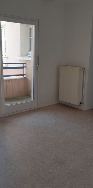 Location Appartement 3 pièces 76m² MONTROND LES BAINS 42210 - Photo 1