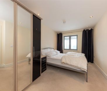 2 bedroom Flat in Queensmead, Farnborough - Photo 3