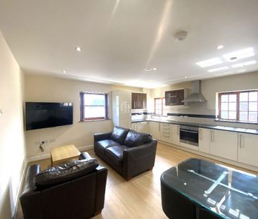 4 bedroom flat to rent - Photo 2