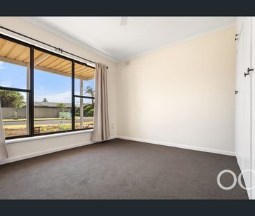 Open the door to easy living by the coast - Photo 4