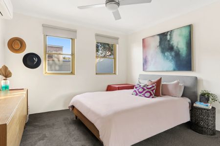 Two bedroom property at the back of the building with huge courtyard - Photo 3