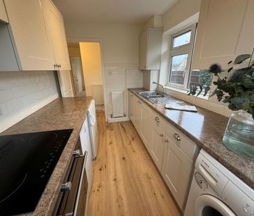 2 bedroom semi-detached house to rent - Photo 5