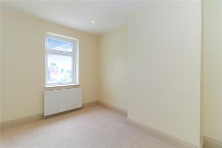 4 bedroom semi-detached house to rent - Photo 2