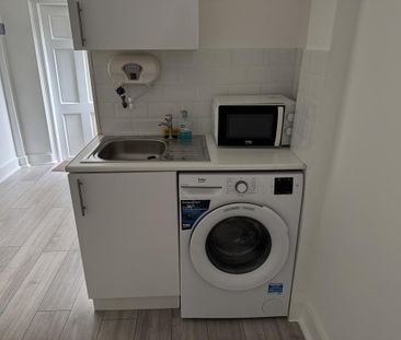 Studio to rent - Photo 2
