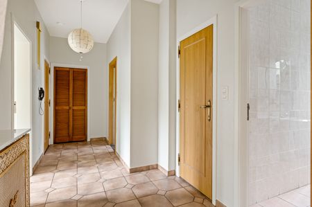 Gezellig 2 slaapkamer appartement op de 1ste verdieping dichtbij Middelheimpark en Expo! - Photo 2