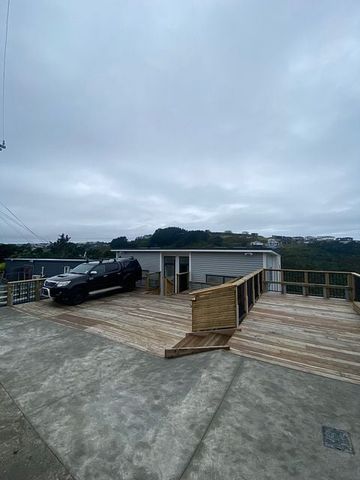 3 Bedroom Home - with a harbour view - Photo 4