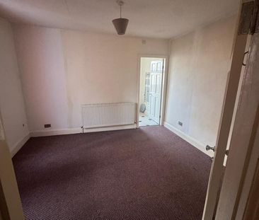 3 Bed Terraced House, Grove Road, E11 - Photo 4