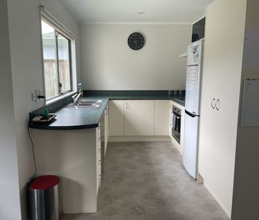 Neat and tidy 2 bedroom in Johnsonville - Photo 5