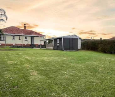Central Family Home - Photo 2
