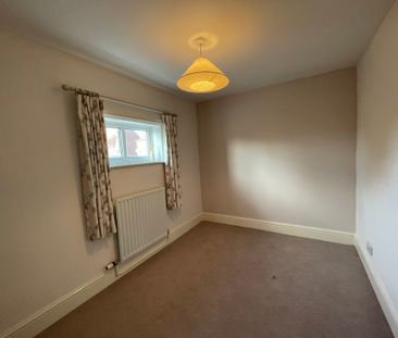2 bedroom End Terraced House to let - Photo 5