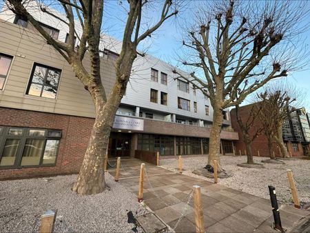 Staines Road West, Sunbury-on-Thames, Surrey, TW16 - Photo 2