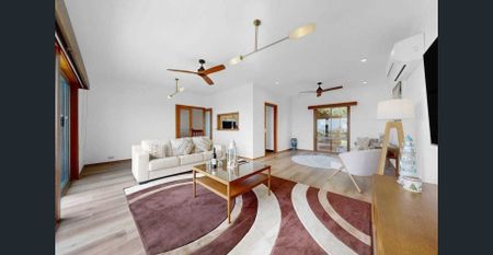 STYLISH FAMILY HOME - Photo 2