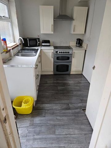 79 Forfar Street, Belfast, BT12 7BE - Photo 4