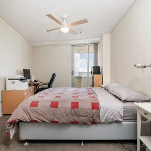 Two-Bedroom Apartment with Stunning Views - Photo 2