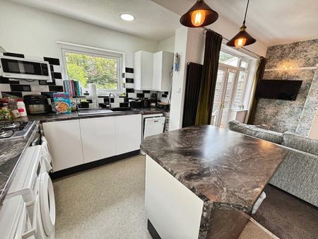 1 bedroom in a house share to rent - Photo 3