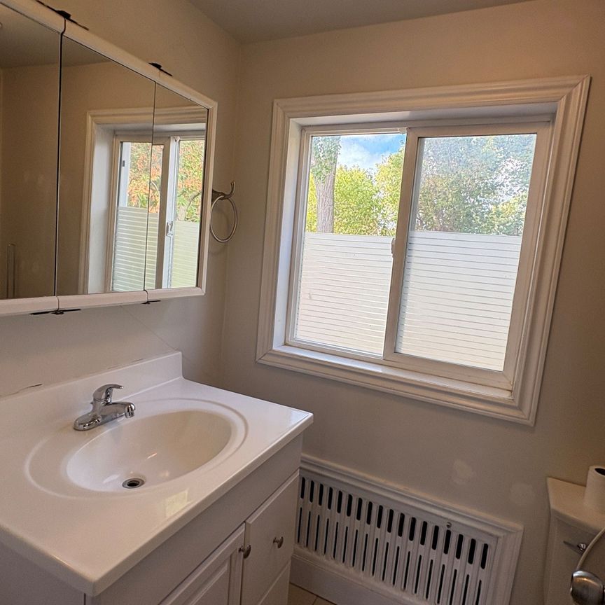 For Lease - 585 Byngmount Avenue Unit# Upper, Mississauga, Ontario - Photo 1