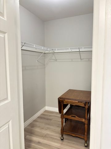 For Lease - 5842 Frontenac Street, Niagara Falls, Ontario - Photo 2