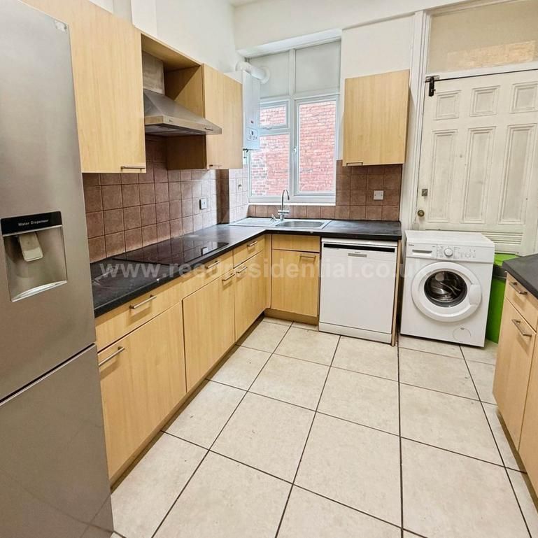 8 bedroom apartment to rent - Photo 1