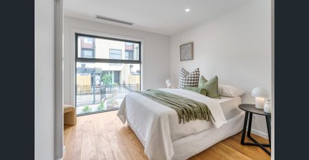 Brand-New Luxury Townhouse in Prime Doncaster East Location - Photo 3