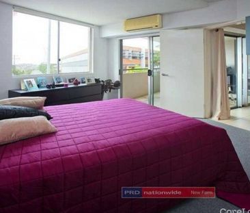 Heart of Teneriffe ! Furnished 1 Bedroom ! - Photo 4