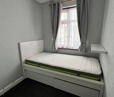 3 bedroom terraced house to rent - Photo 6