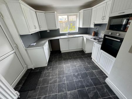 2 bedroom terraced house to rent - Photo 2