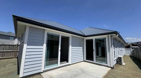 Brand New Three bedrooms in sought-after Flagstaff - Photo 5