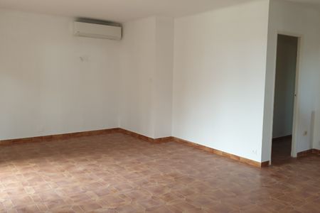 APPARTEMENT T4 AU 1ER ETAGE D'UNE VILLA AVEC JARDIN - Photo 3