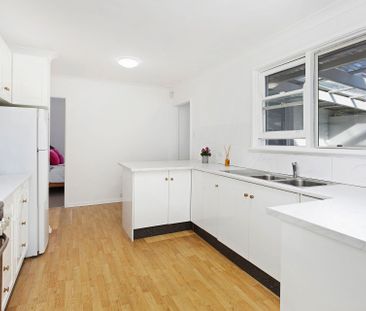 Neat and Tidy 3 Bedroom Home - Photo 2