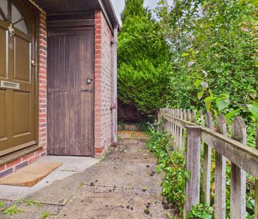 1 bedroom end of terrace house to rent - Photo 2