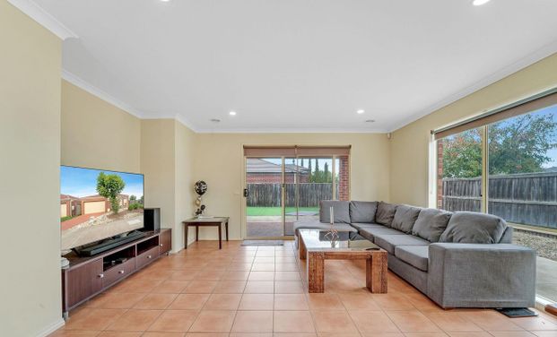 Property in a Prime Location! - Photo 1