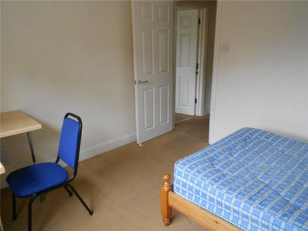 3 bedroom flat to rent - Photo 3