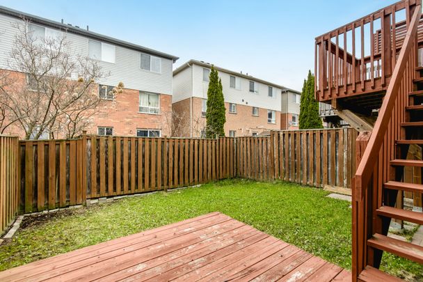 For Lease - 145 Millcliff Circle, Aurora, Ontario - Photo 1