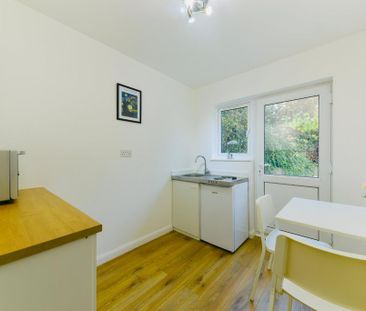 Studio to rent - Photo 6