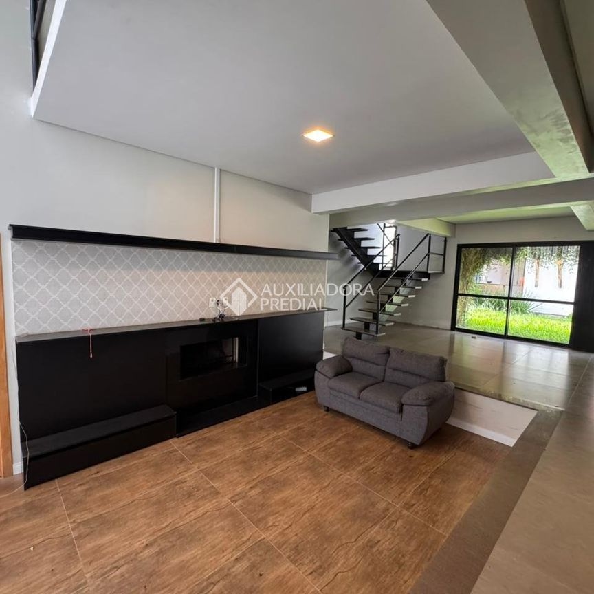 Casa com 3 quartos e 230m² para alugar em Centro, Nova Santa Rita. - Photo 1