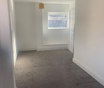 4 bedroom terraced house to rent - Photo 3