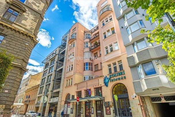 Kiadó újszerű állapotú lakás - Budapest VI. kerület - Photo 1