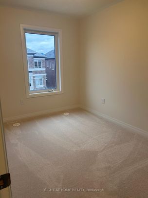 Townhouse For Lease | N8064778 - Photo 1