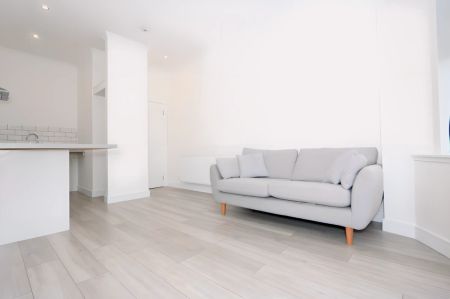 1Bedrooms, 1Bathrooms - Photo 3