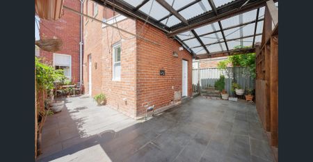 4 Bedroom in the heart of Richmond - Photo 4