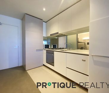 St Kilda I Furnished 2B1BE I The Leopold with Albert Park View - Photo 2