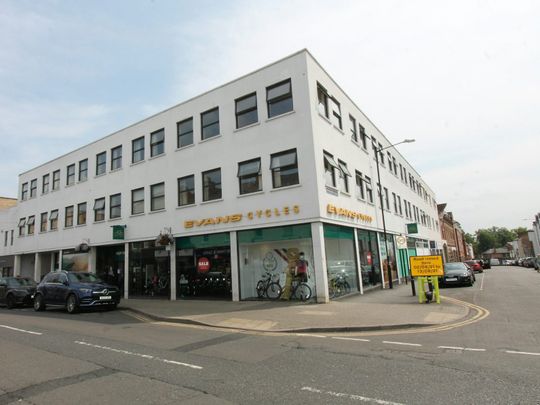 Flat to rent on - Photo 1