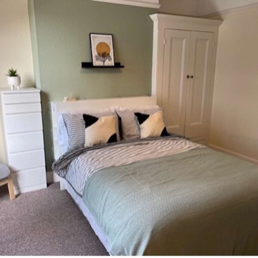 🔥Luxury Rooms-Best Location-Bills Inlcuded - Photo 2