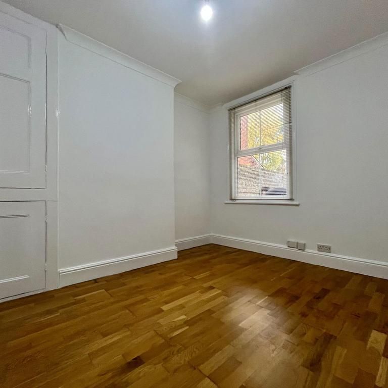 3 bedroom end of terrace house to rent - Photo 1