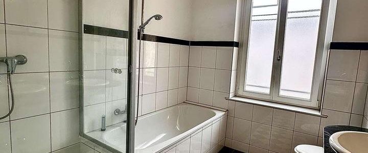 TOPLAGE BERLIN-MITTE NAHE ZIONSKIRCHPLATZ! 2 ZI.-ALTBAU, 4.OG, WANNE, DUSCHE, MÖBLIERT, SOFORT FREI! - Photo 1