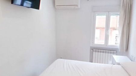 Piso de alquiler en Calle de Francisca Calonge, Valdeacederas - Photo 4