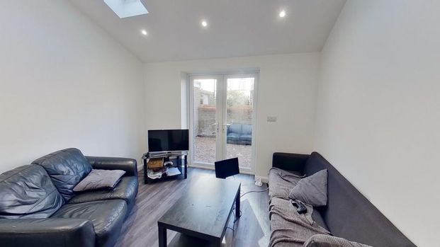 5 bedroom terraced house to rent - Photo 1