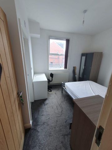 6 bedroom end of terrace house to rent - Photo 3