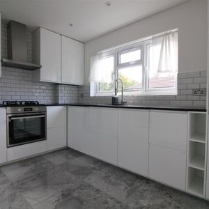 Greystoke Gardens, London - Photo 2