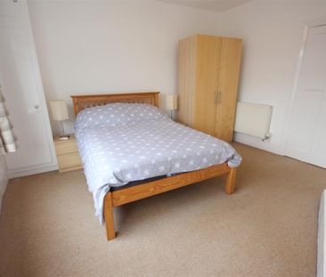 1 Bedroom Apartment - Above Shop To Let - Photo 5
